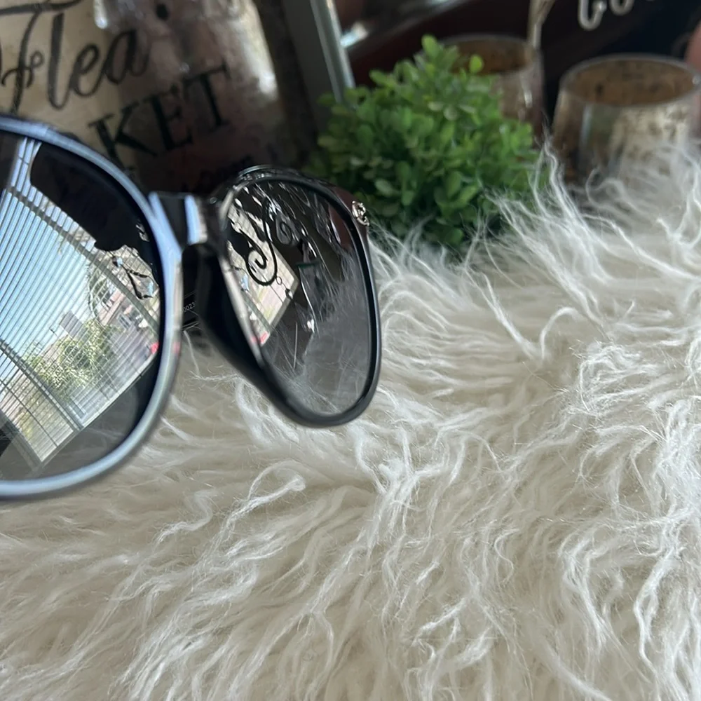Coach Embedded C Rounded Square Sunglasses with Sleek Design and ombré effect